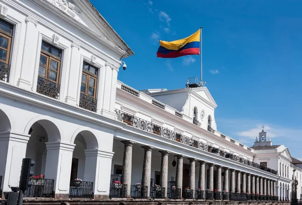 Ecuador government palace. (Photo internet reproduction)
