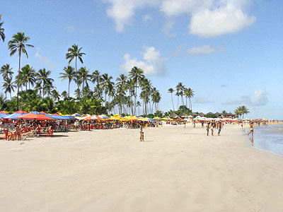 Salvador beach, photo by www.salvador-bahia-brazil.com.