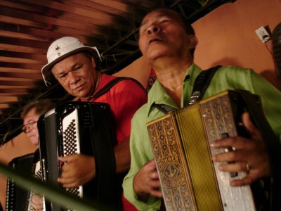 Dominguinhos and Camarão, photo by cenasdacinema.com.