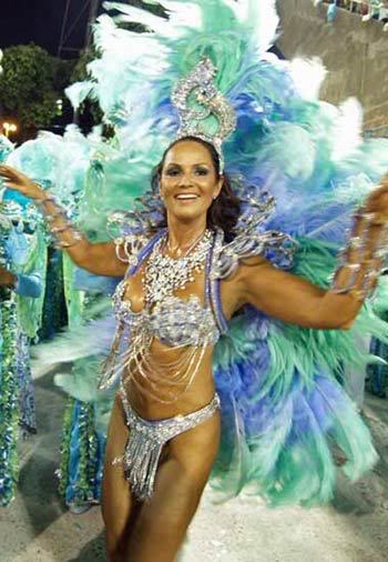 luiza-brunet-ocarnaval_flickr-imperatriz-leopoldinense