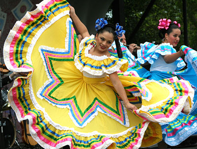 Cinco_de_Mayo_dancers_in_Washington_DC_opt