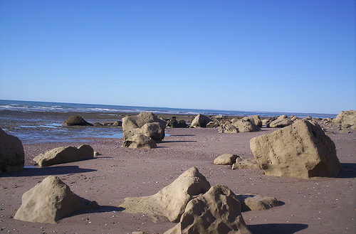 The rocky red beaches of Las Grutas, Photo by ferneuquen/Flickr Creative Commons license
