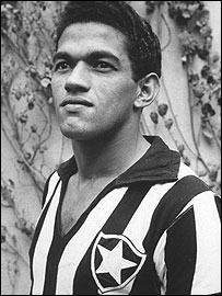 _44366791_garrincha270