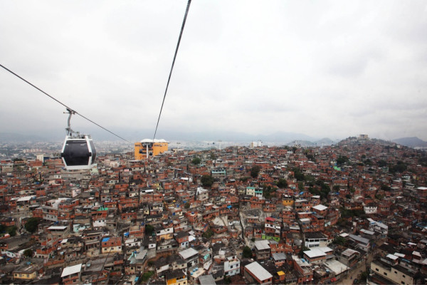 The Teleférico above Complexo do Alemão, photo: Divulgação