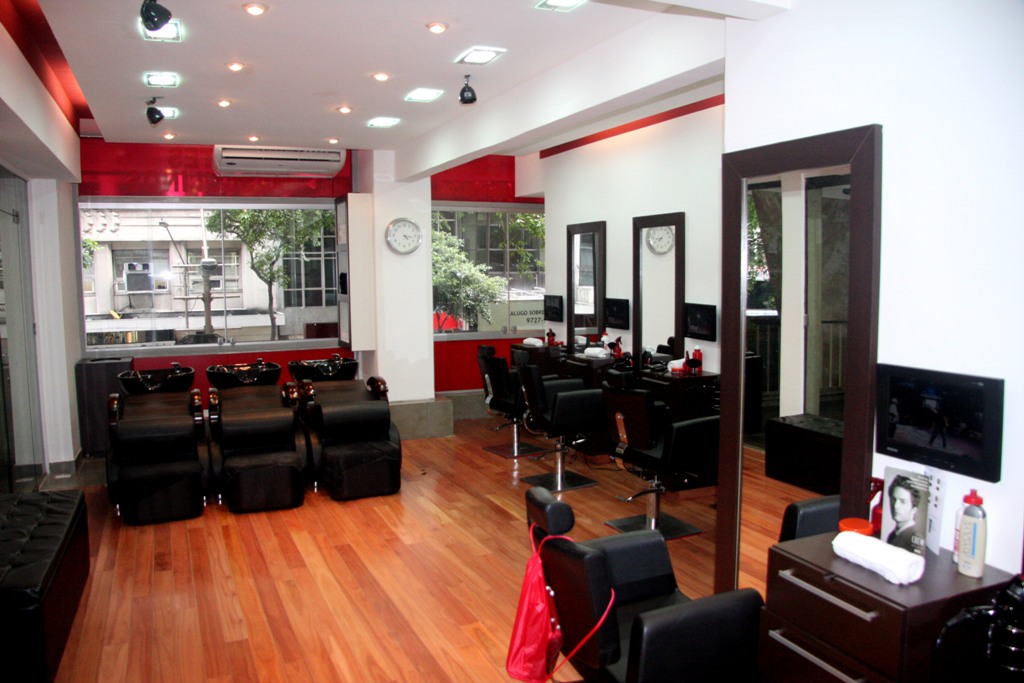 The clean, contemporary interior of the RED salon in Centro. Provided by RED Salon Homem.