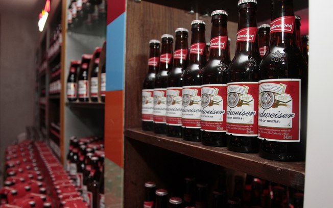 In Brazil, the Budweiser versions will be sold in cans, long neck, aluminum and glass bottle 600 ml, Brazil News