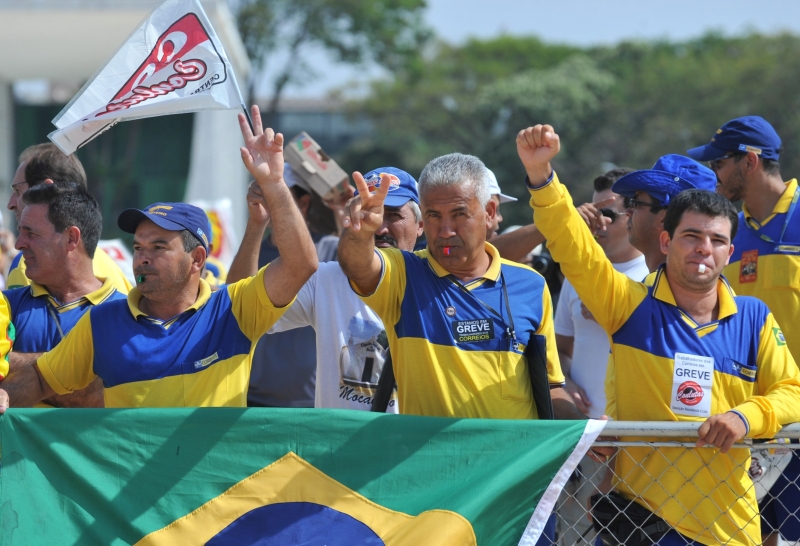 Post Strike in Brasília outside the Palácio do Planalto