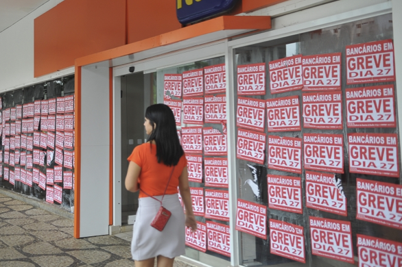 Bank employees general strike started after request for an average increase of 12.5 percent pay increase was rejected, Brazil News