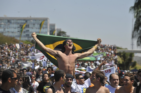About 25,000 people attend the March Against Corruption, calling for an end of the secret ballot in the House and Senate and punishment of corrupt, Brazil News