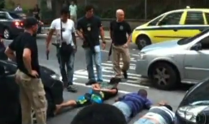 Federal police intercepted accused drug dealers flee Rocinha under escort from local police, Rio de Janeiro, Brazil