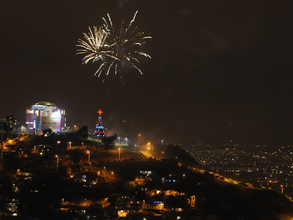 The 2011 Christmas Tree lighting ceremony in Complexo do Alemão.