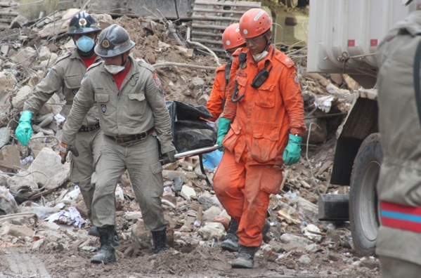Rescuers at the Rio building collapse, Brazil News