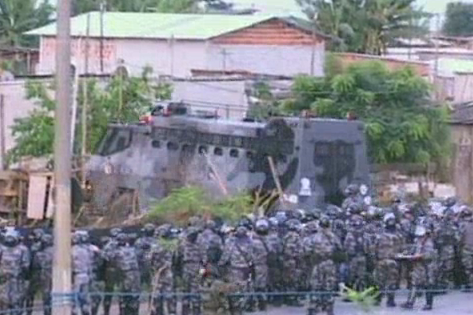 Military Police storm an occupied area of São José dos Campos, image recreation.