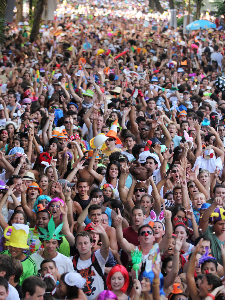 Crowds party at Leblon's 'Azeitona sem caroço' bloco on Saturday, Rio de Janeiro, Brazil, News.