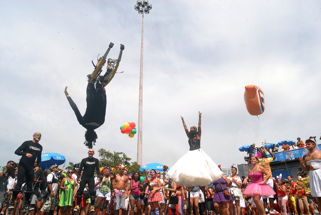 banga_circus_act