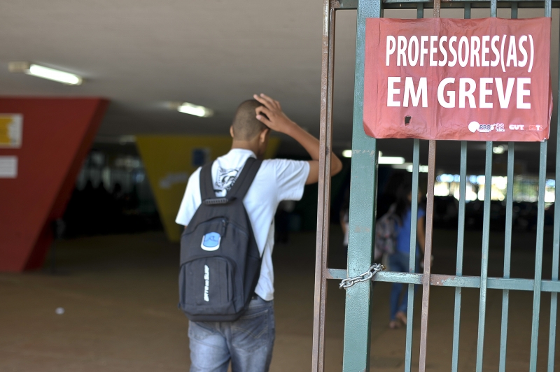 Brazil May Face National Teacher Strike