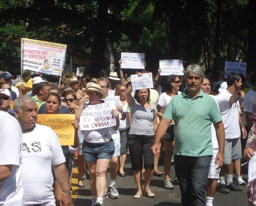 Residents of Niterói protest April 15th for more security to stop the recent crime wave, Rio de Janeiro, Brazil News