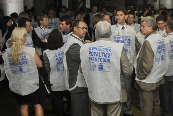 Protests calling for oil royalties to be divided more fairly through Brazil continued on Wednesday in the Chamber of Deputies, photo by José Cruz/ABr.