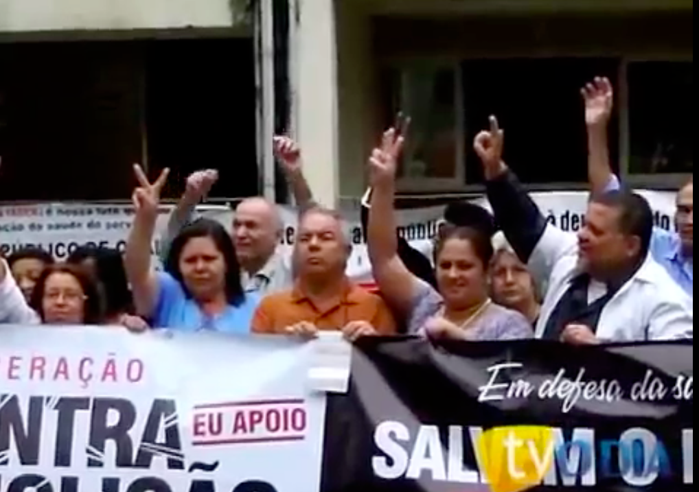 People protest outside Iaserj hospital after the closure was announced, Rio de Janeiro, Brazil, News.