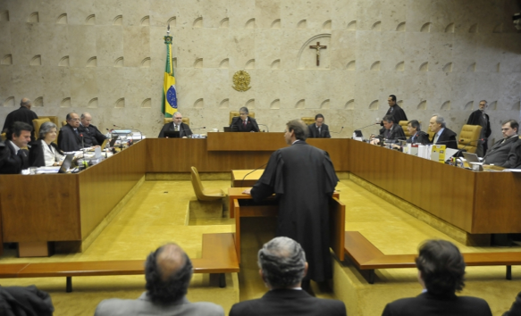 José Luis de Oliveira Lima, a defence attorney of former chief minister José Dirceu, speaks to the Supreme Court (STF) during the mensalão trial, Brazil News