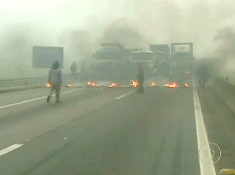 Two days of traffic chaos caused by disgruntled truck drivers came to an end, Brazil News
