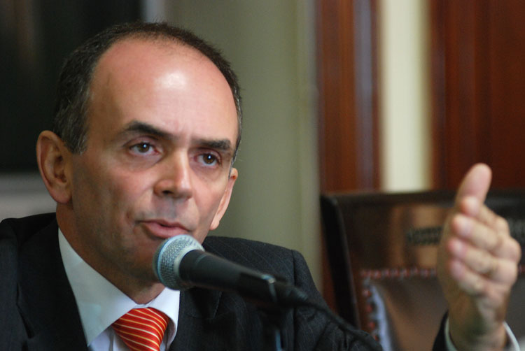 Cláudio Ferraz was charged to crack down on illegal van syndicates, Rio de Janeiro, Brazil News