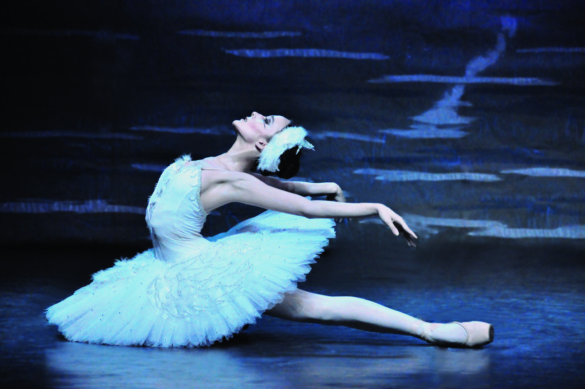 The white swan, Odette, performed by Luana Correa, Rio de Janeiro, Brazil, News.