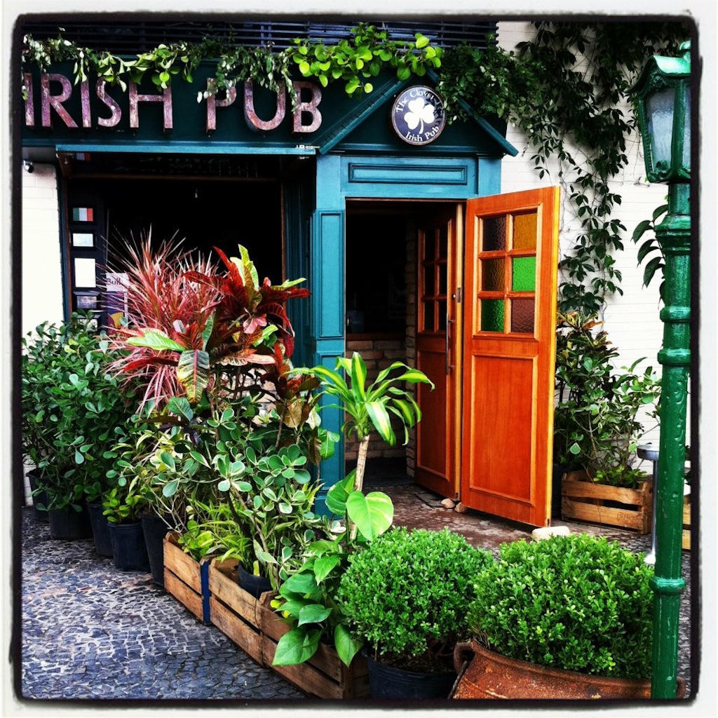 The Clover Irish Pub is an Irish Oasis in the heart of Copacabana's beach front. Rio de Janeiro, Brazil, News.