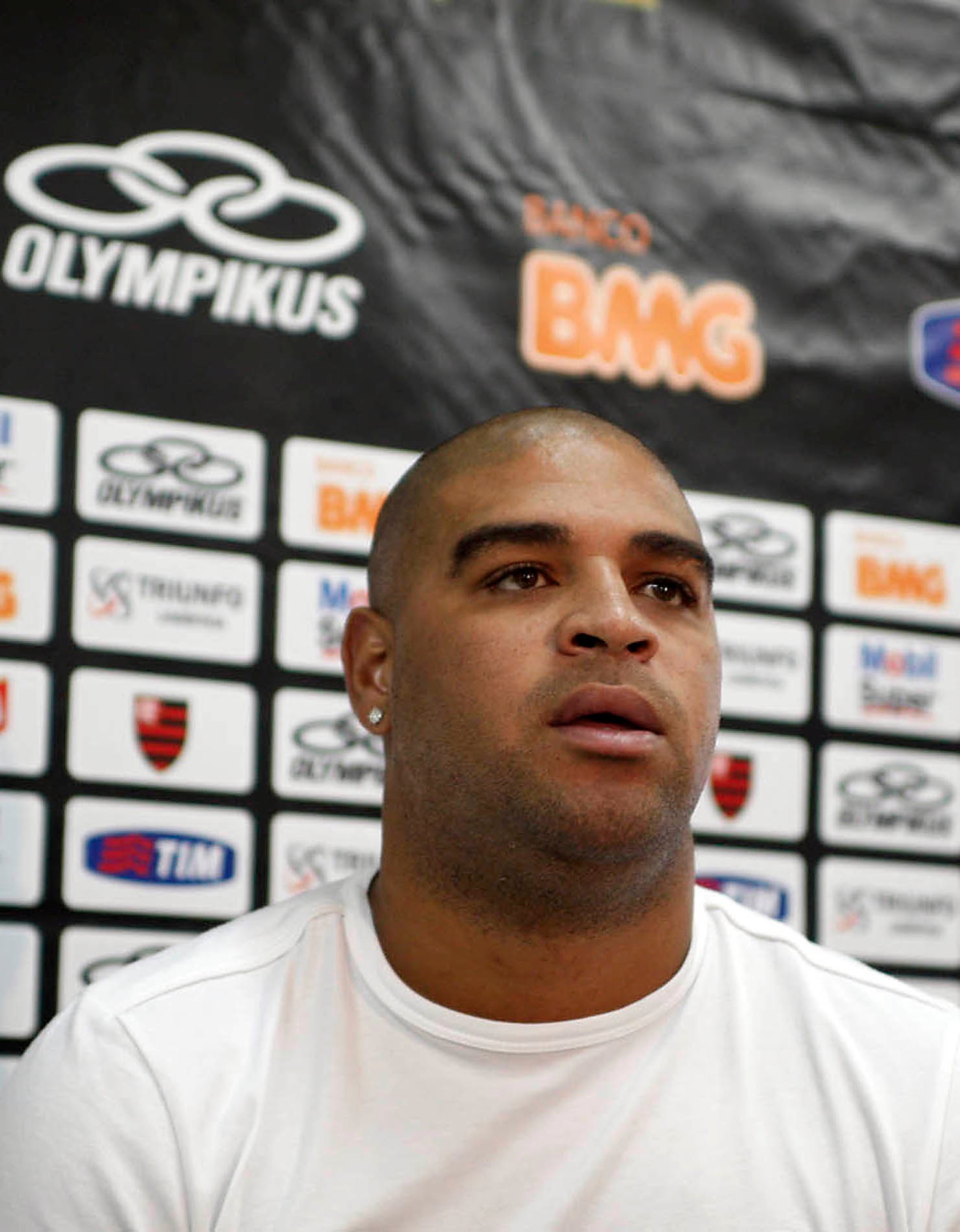 Adriano Resigns from Flamengo: Daily