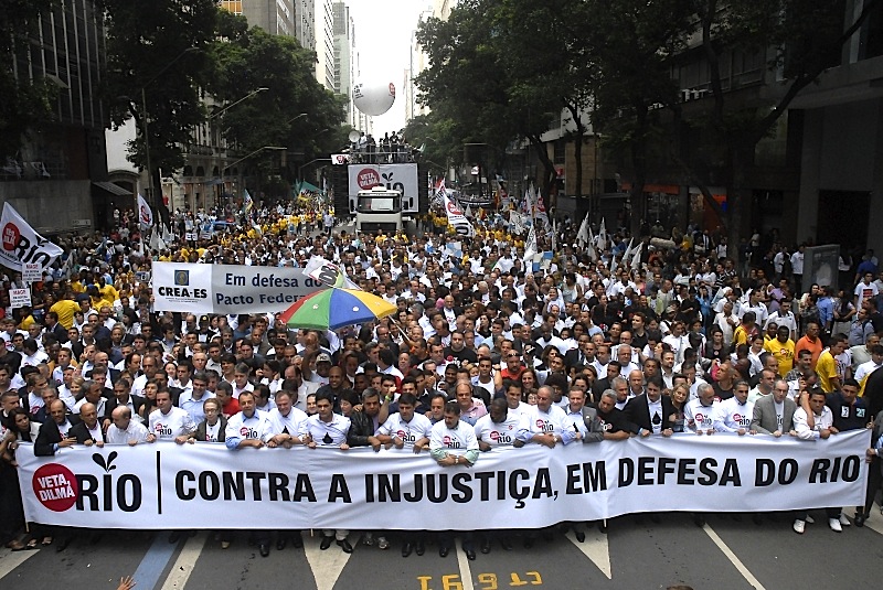 200,000 Protest in Rio for Oil Royalties