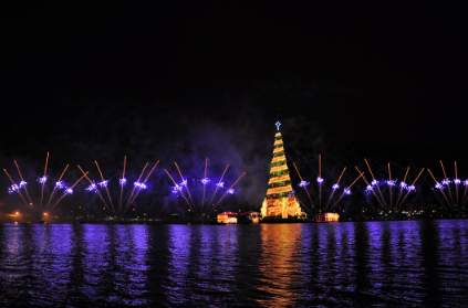 The annual Lagoa Christmas Tree lighting in Rio de Janeiro, Brazil News