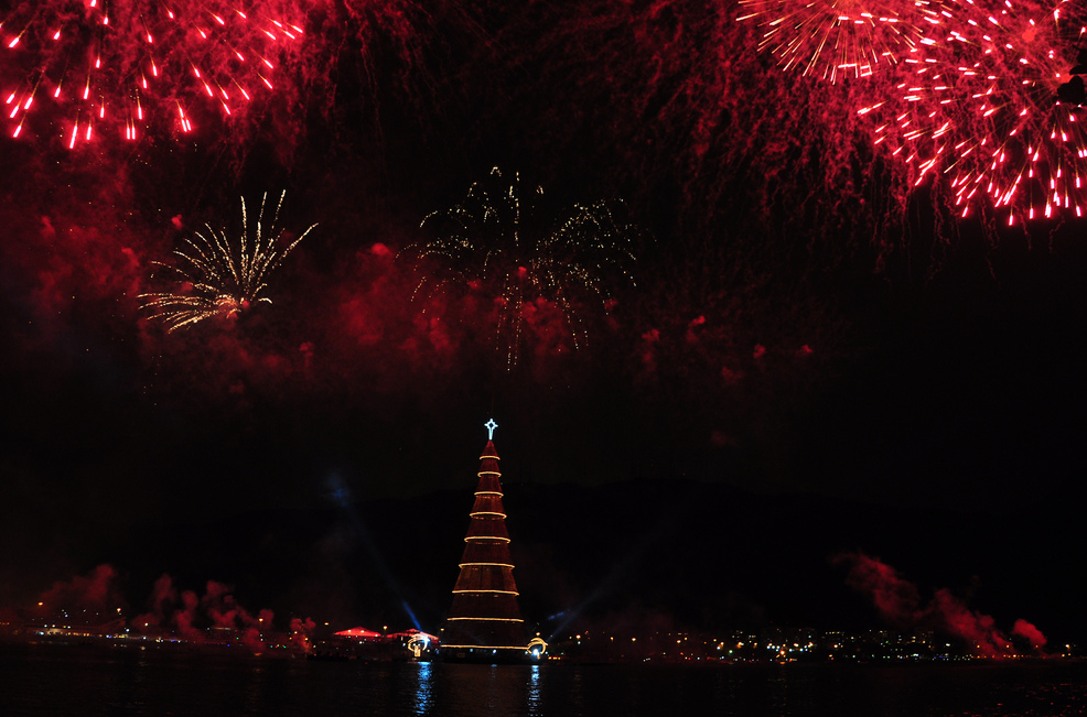The Lagoa Christmas Tree lighting, Rio de Janeiro, Brazil News