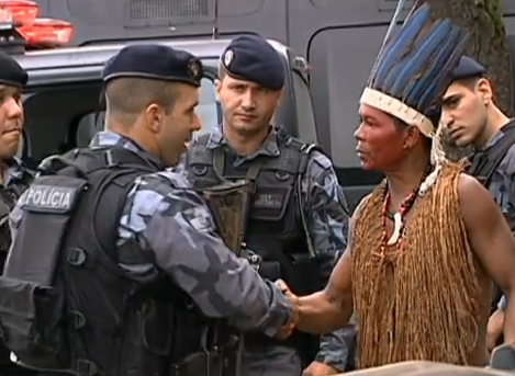 Standoff between the native indian squatter community and police, Rio de Janeiro, Brazil News
