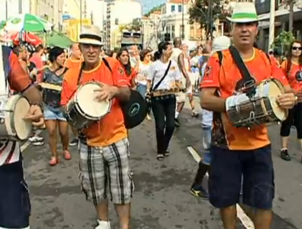 Samba group Escravos da Mauá parades in the Port Zone along with 16 other groups this Saturday, image recreation.