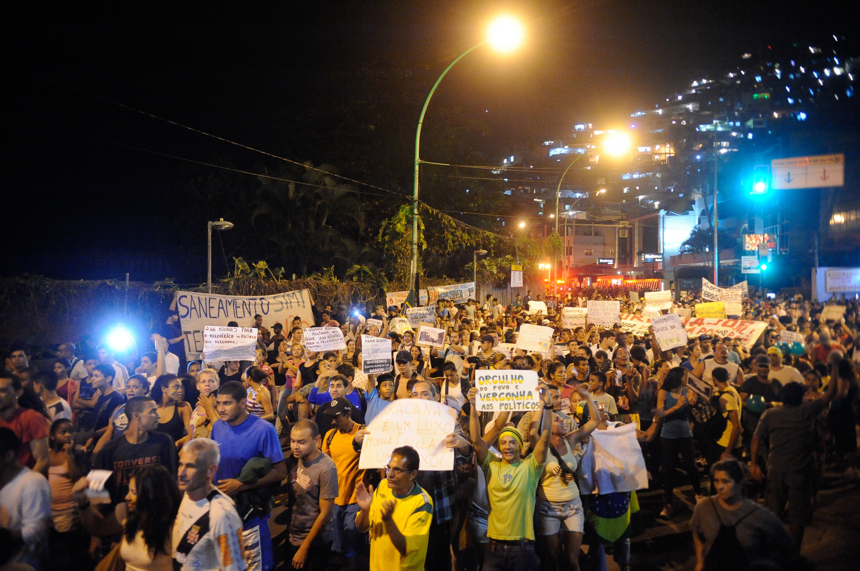 rocinha protest_Fernando frazao_abr