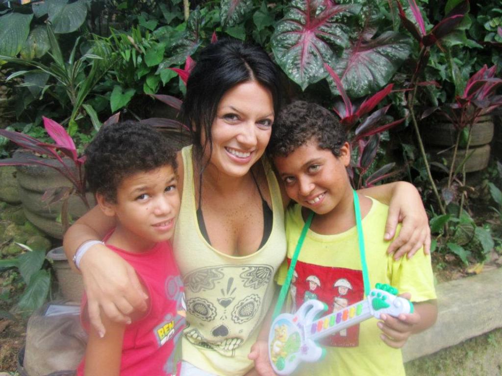 olunteer Belinda Casson with two of the Children from Casa do Caminho orphanage, Rio de Janeiro, Brazil News
