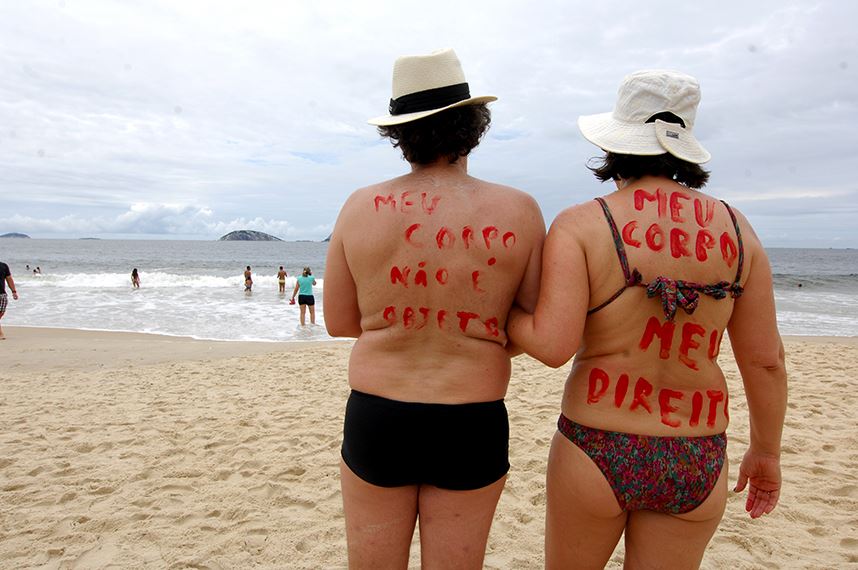 ‘Toplessaço’ backs