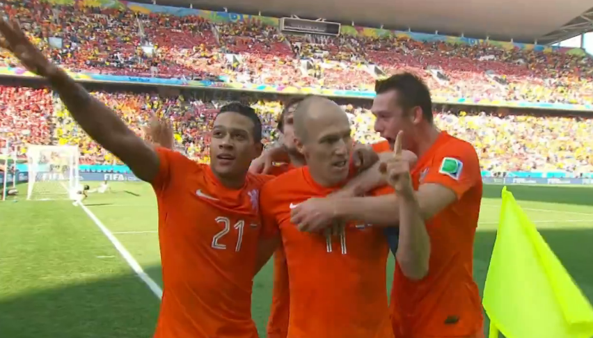 Holland Beat Chile 2×0 to Top World Cup Group B: Daily