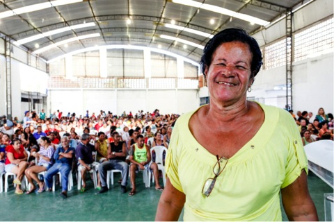 719 Santa Cruz Residents Receive Home Titles in Rio