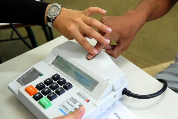 Biometric Voting, razil, Brazil News, Rio de Janeiro, Dias Toffoli, TSE, Tribunal Superior Eleitoral, Brazil Elections 2014, Voting in Brazil, Biometric identification system, Biometric Voting in Brazil,