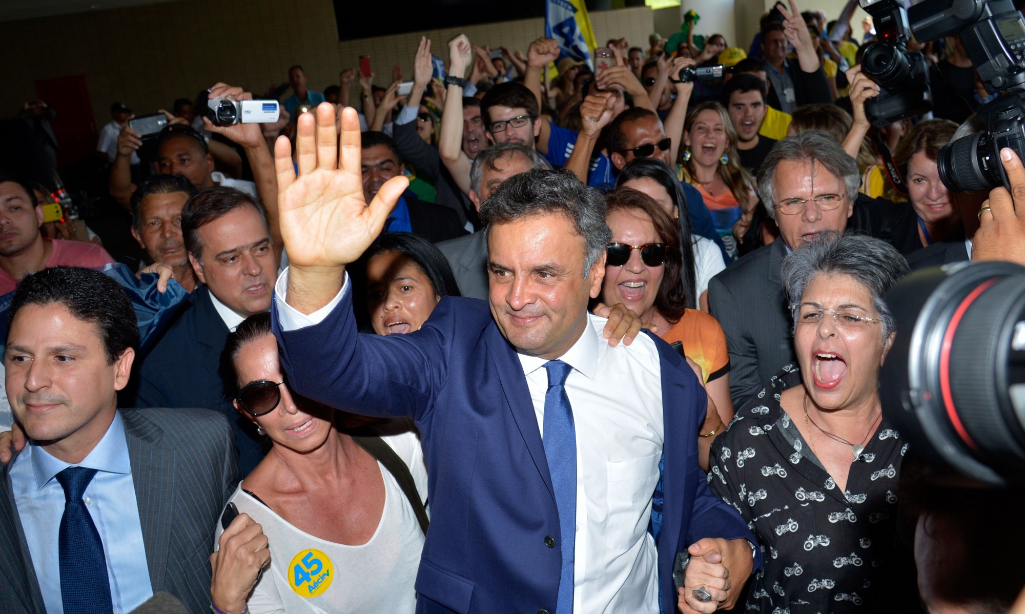 Defeated Candidate Aecio Neves Reclaims Senate Seat