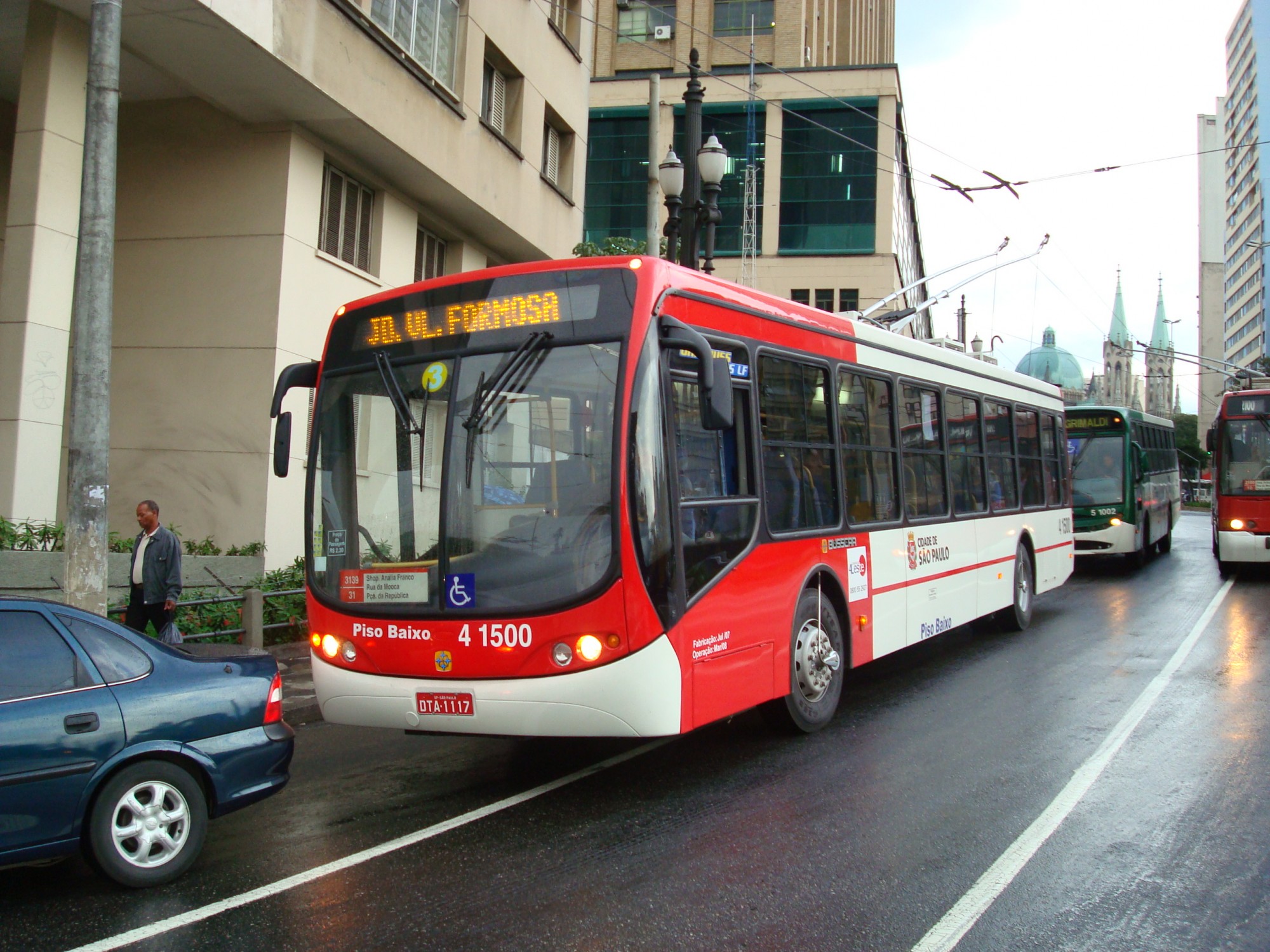 bus in sao paulo photo by RafaelCDHT Wikimedia Commons