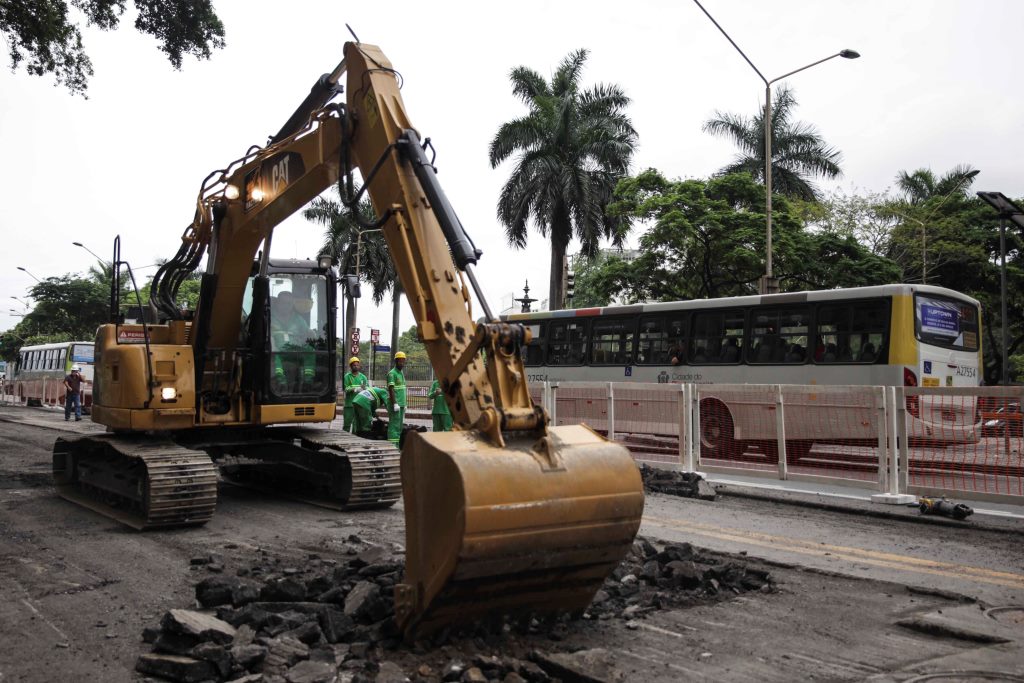 VLT Construction Discovers Antique Pavement in Rio’s Centro