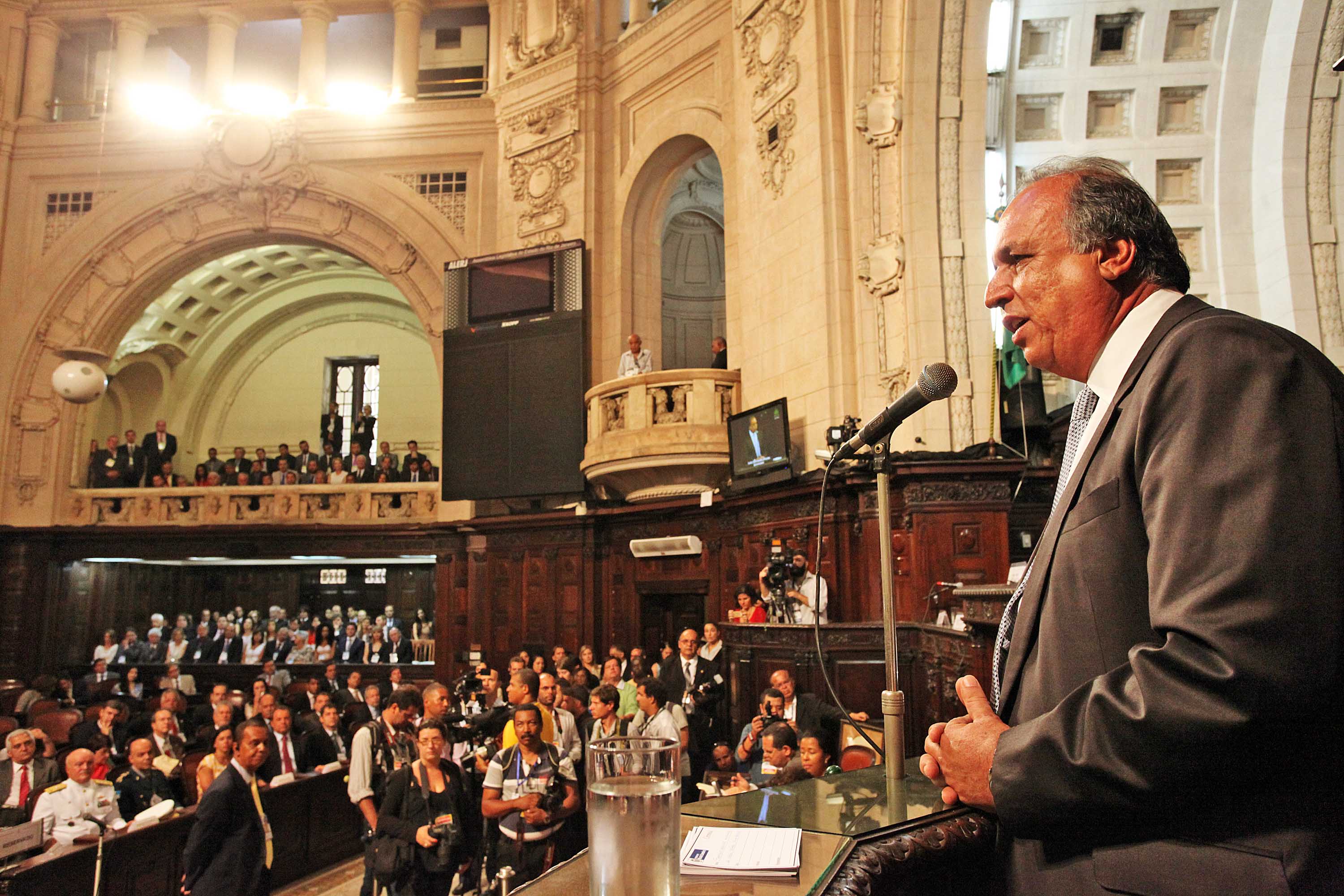 Rio Governor Pezão Announces Budget Cuts at Inauguration