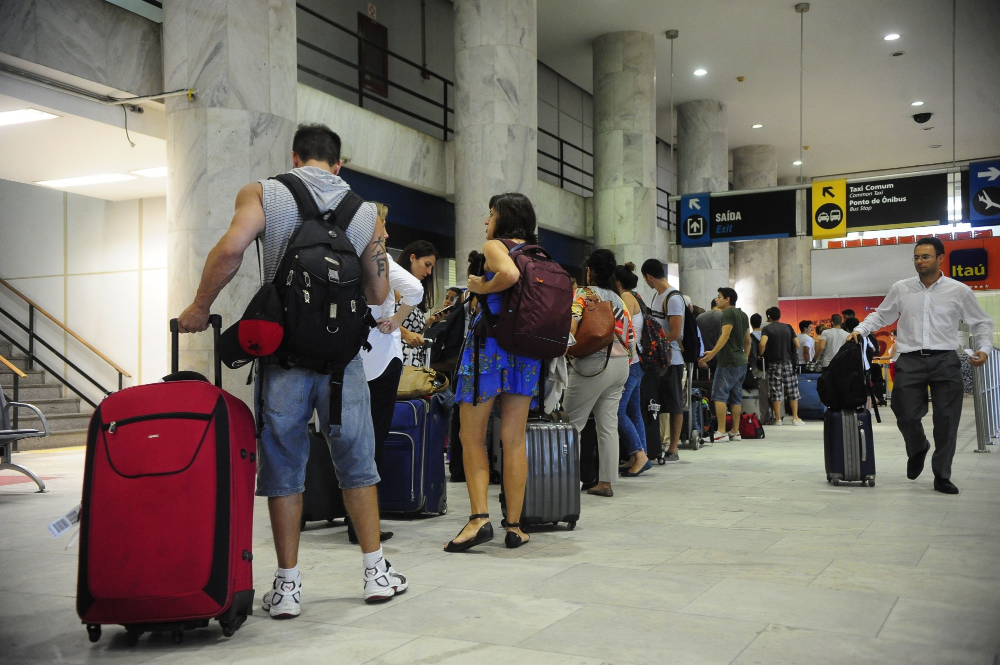 Travelers before Carnaval RJ Santos Dumont photo by Fernando Frazao AgBr