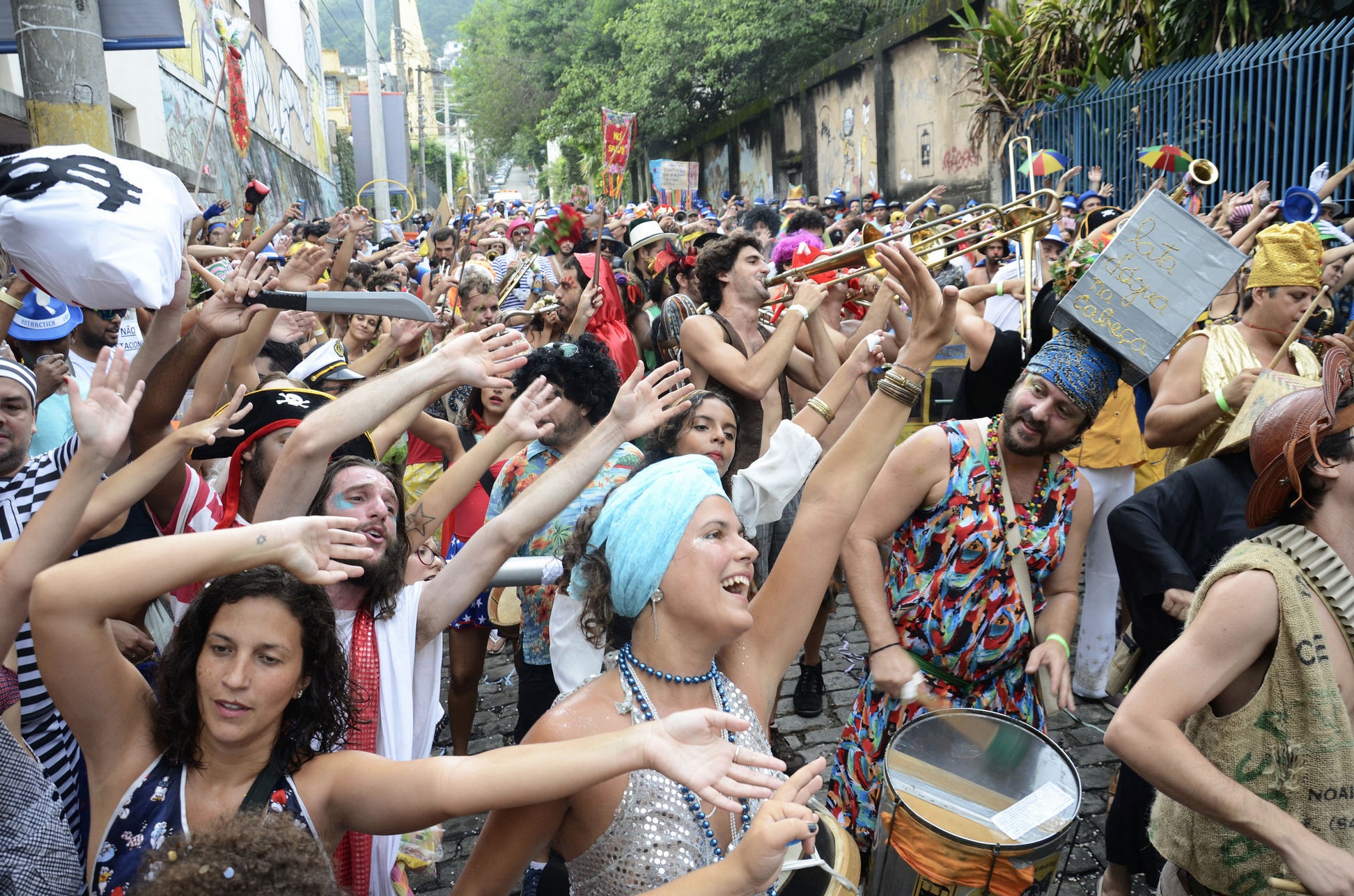 Rio Institutes R$510 Fine for Urinating in Public During Carnival