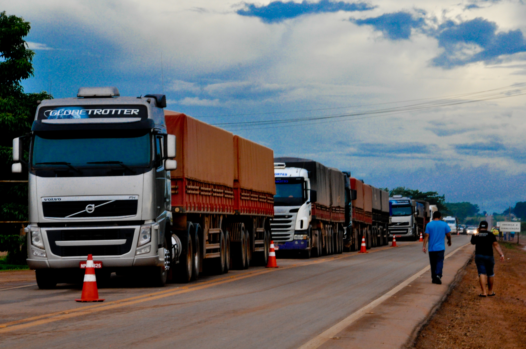truckers in Mato-Grosso photo Thiago-Silva fotos publicas creative commons license