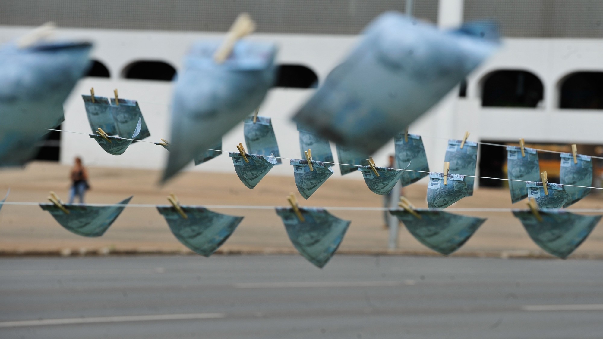 protesters clean money in Brasilia photo by Marcello Casal Jr AgBr
