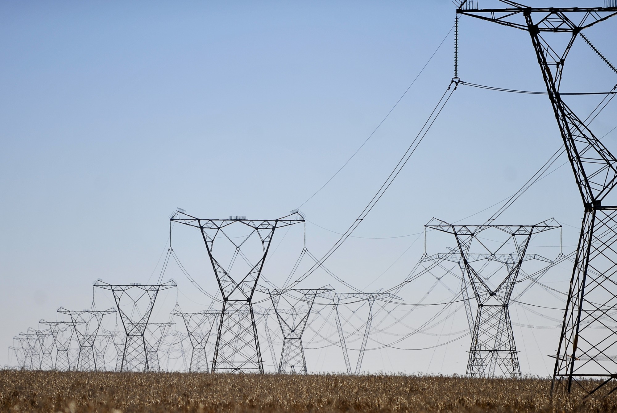 Energy Transmission Lines photo by Marcello Casal Jr AgBr