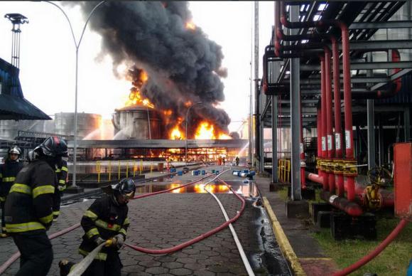 firefighters at Ultracargo Santos Port photo courtesy of SP Fire Brigade